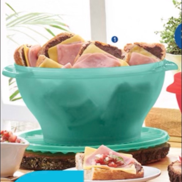 Tupperware Servalier Salad Bowl 4.3 Liter - Picture 1 of 4